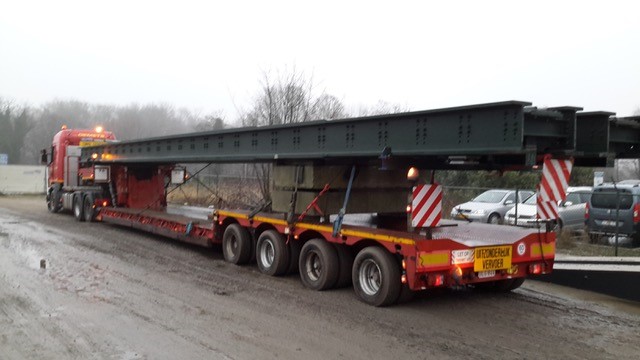 Transport van brugelementen – 18 m lengte