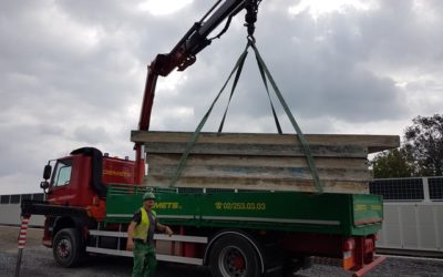 Loading with crane truck made of formwork material