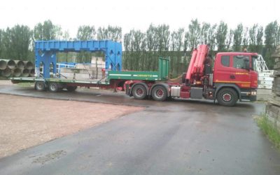 Deep loader transport of 2 metal structures 7.5 m x 1.0 m x 3.00 m height