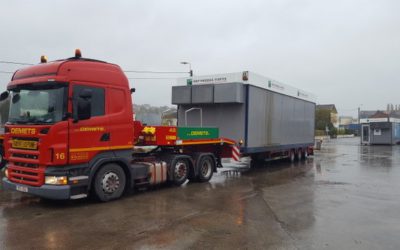 Transport with extendable low loader of an office container